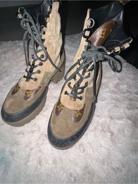 Louis Vuitton Laureate Desert Boots Monogram Suede EU 39